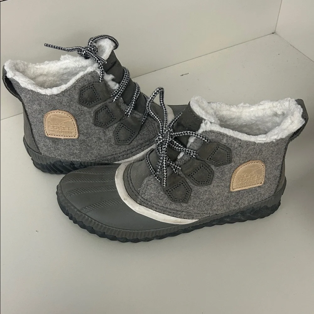 Sorel Snow Boots - Picture 2 of 7